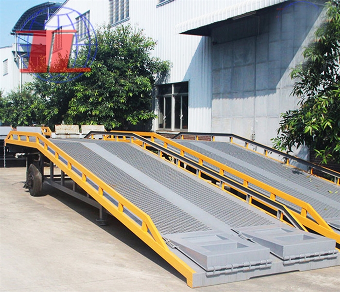 移動(dòng)式液壓登車(chē)橋